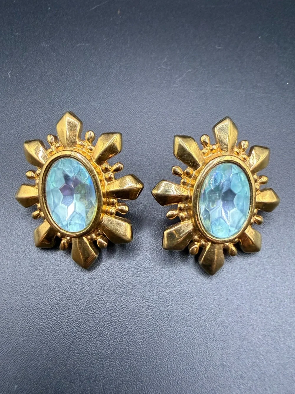 Vintage Avon Ice Blue Rhinestone Gold Tone Snowflake Flower Earrings
